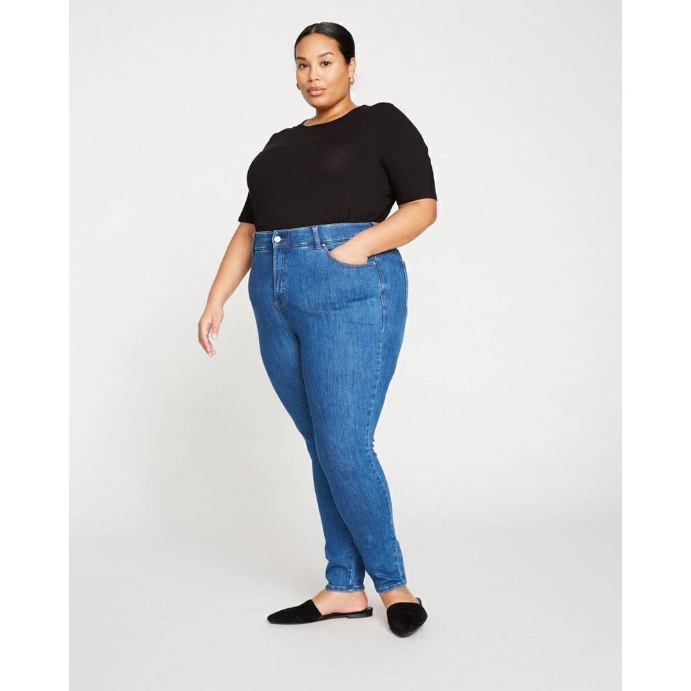 ✨Riviera High Rise Skinny Jeans 31 Inch
Classic Blue✨
